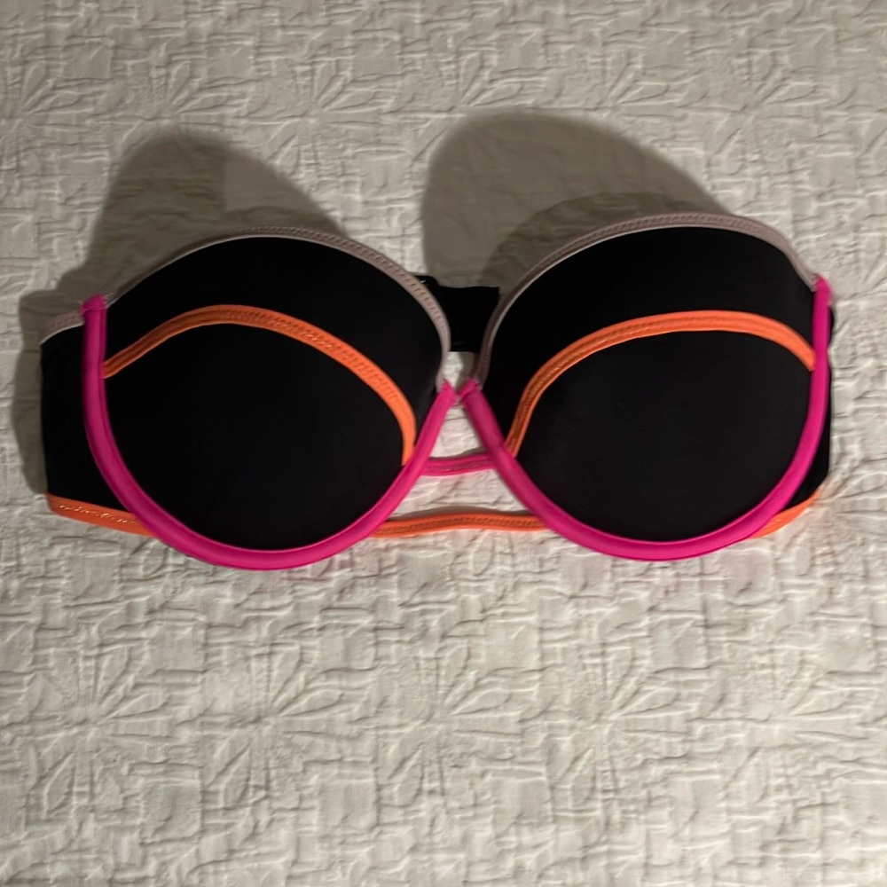 32D Victoria’s Secret black molded foam cups with slight push up.